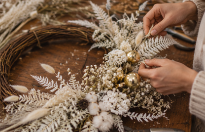 Taller de Corona de Navidad con Flores Secas en Barcelona (Gracia)