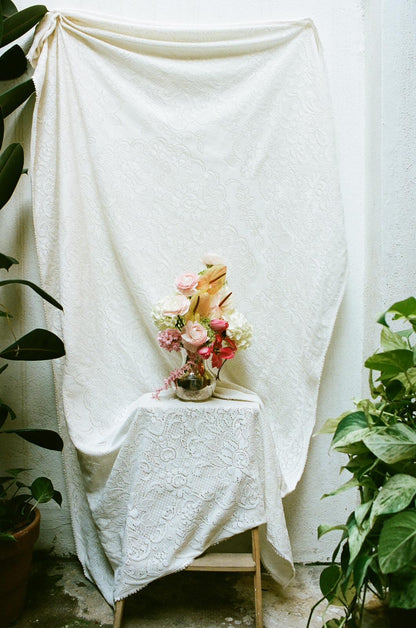 Floral Arrangement Workshop in Gràcia, Barcelona – Valentine’s Special with Wine & Cheese