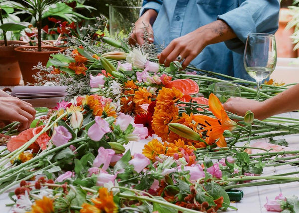 Taller de Ramos de Flores – con Vino y Pasteles